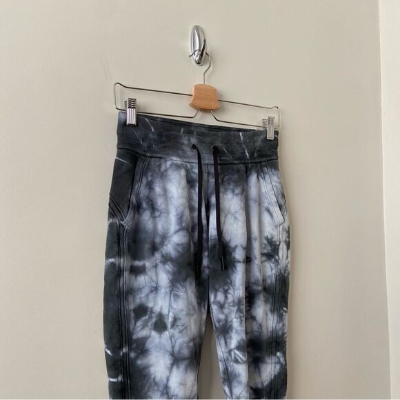 LULULEMON Warm Down Jogger *Earth Dye -Earth Dye Stone - Picture 6 of 12